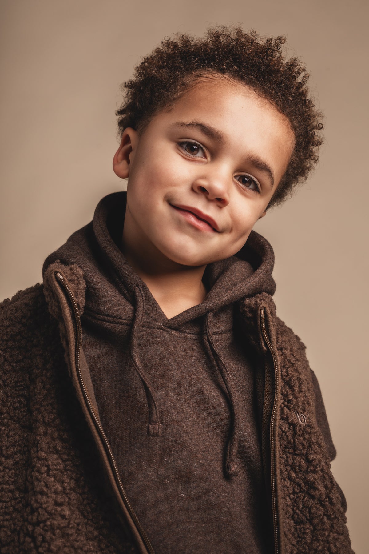 Hoodie Baje Studio Moose - Brown choco